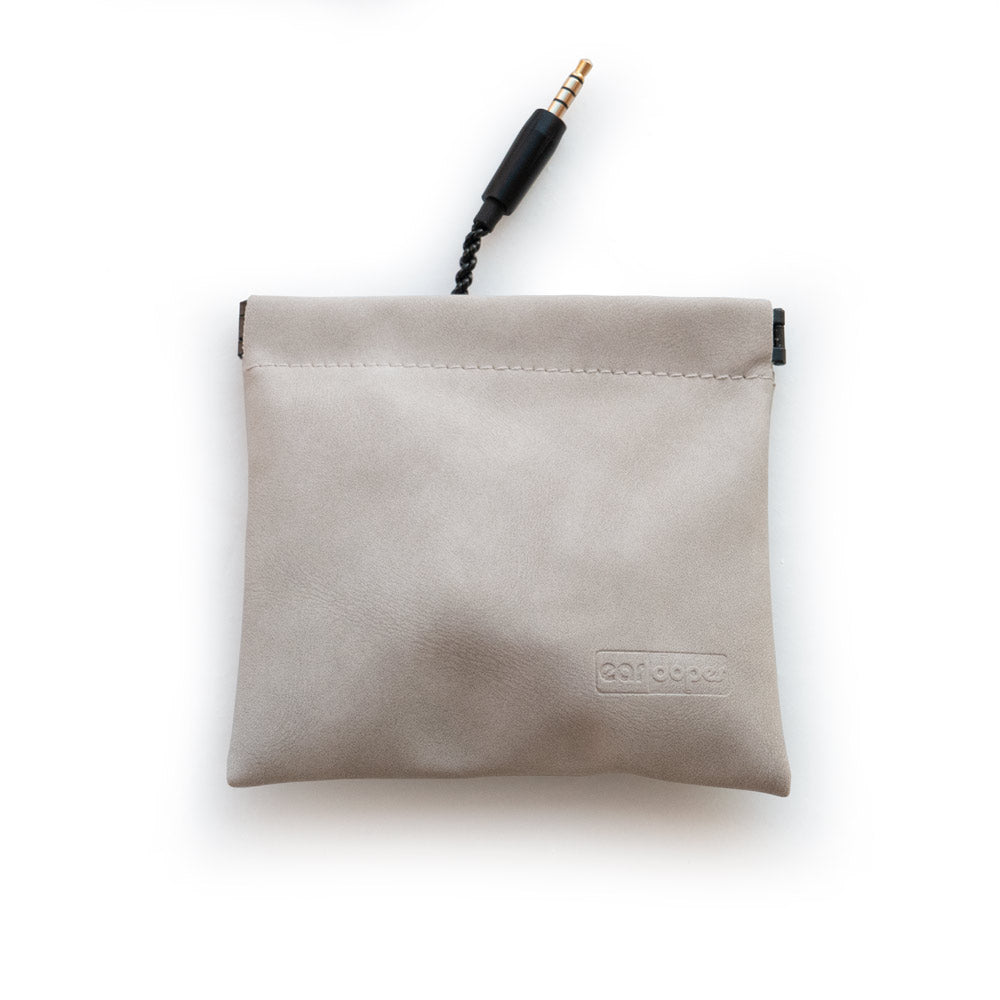 Opbergzakje voor oordopjes - Opberghoesje etui doosje voor oortjes en kabels - met verende sluiting en zachte binnenvoering - 9x10cm